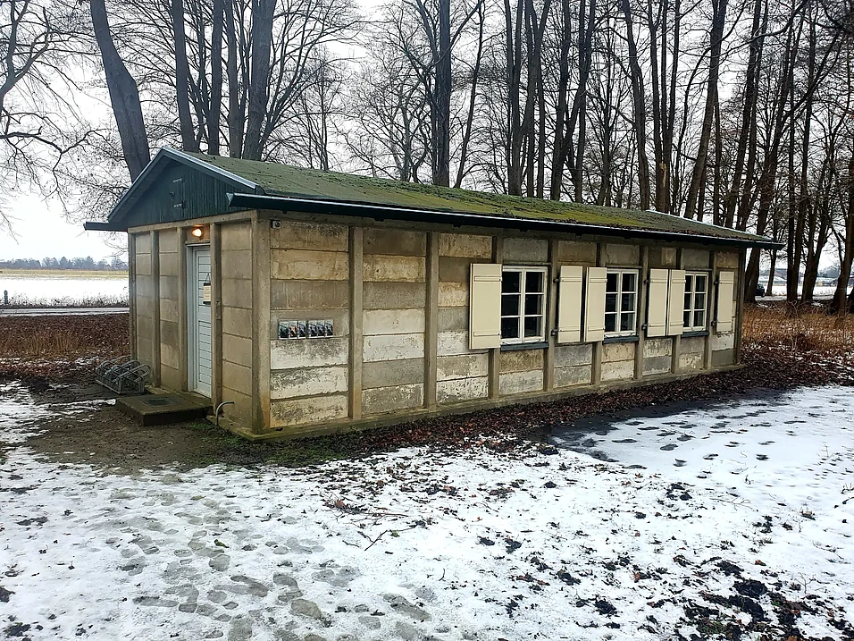 Außenansicht des Plattenhauses